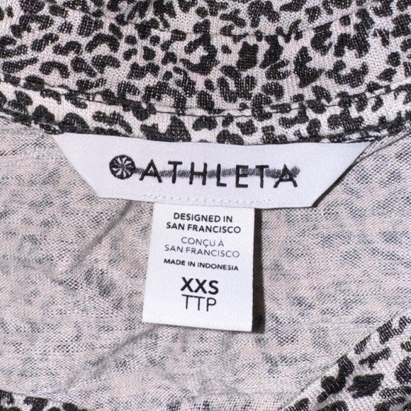 NWOT Athleta Breezy Scoop V-Neck Tee Short Sleeve Shirt Micro Cheetah Leopard - Picture 6 of 9